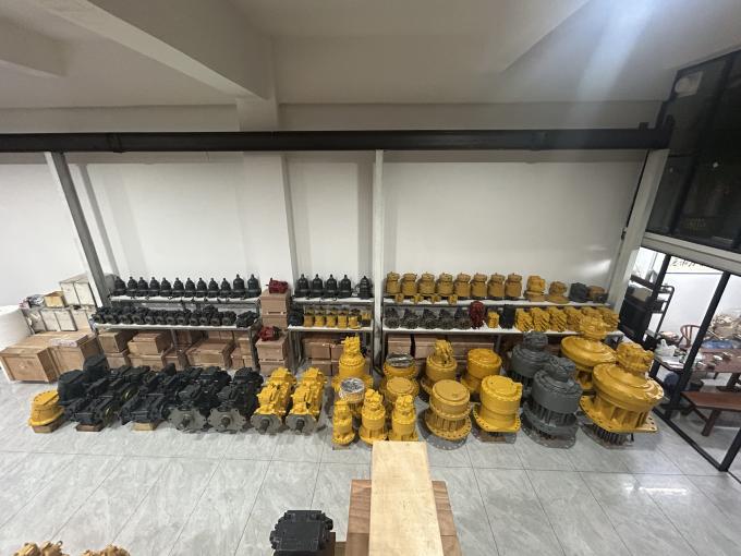 Komatsu D275AX-5EO D275A-5R hydraulic pump, steering pump, and working pump assembly — part numbers 708-1U-00130, 708-1U-00131, 708-1U-00133